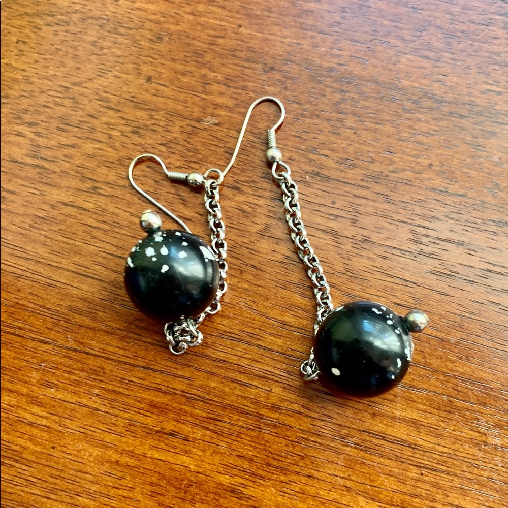 Vintage 90’s B&W drop ball earrings - Picture 3 of 3
